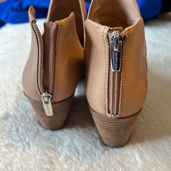 Vince Camuto Gigietta pointed toe booties. Women’s size 10 - Picture 4 of 5